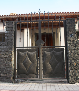 Puertas y Rejas en hierro forjado
