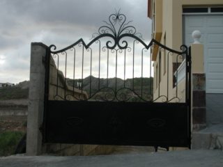Puertas y Rejas en hierro forjado