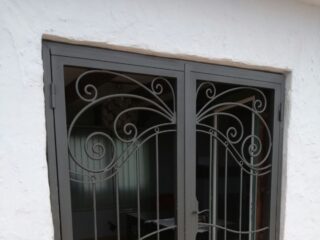 Puertas y Rejas en hierro forjado