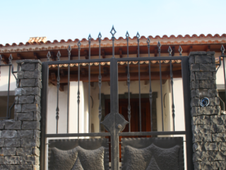 Puertas y Rejas en hierro forjado